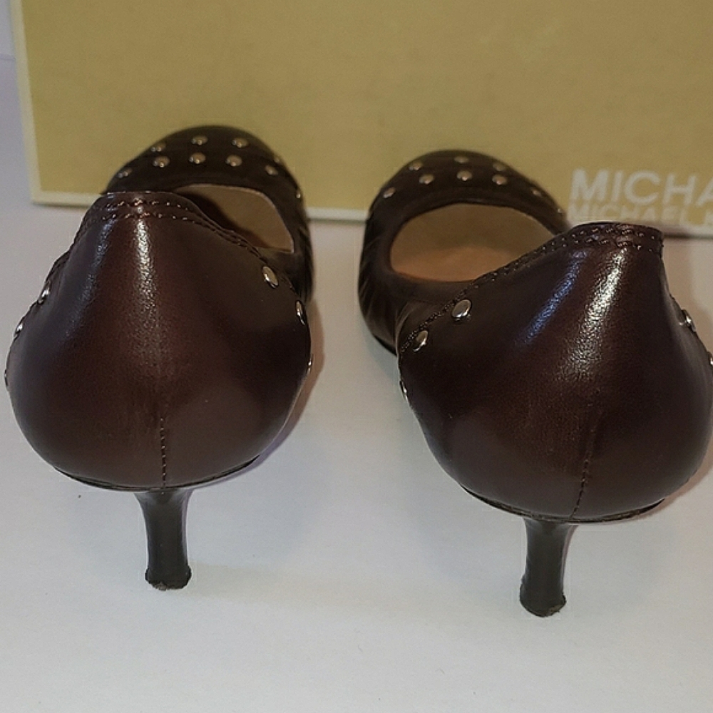 Michael Kors Vintage Astor Leather Studs Kitten Pumps Chocolate Brown 6 With Box - Picture 7 of 17